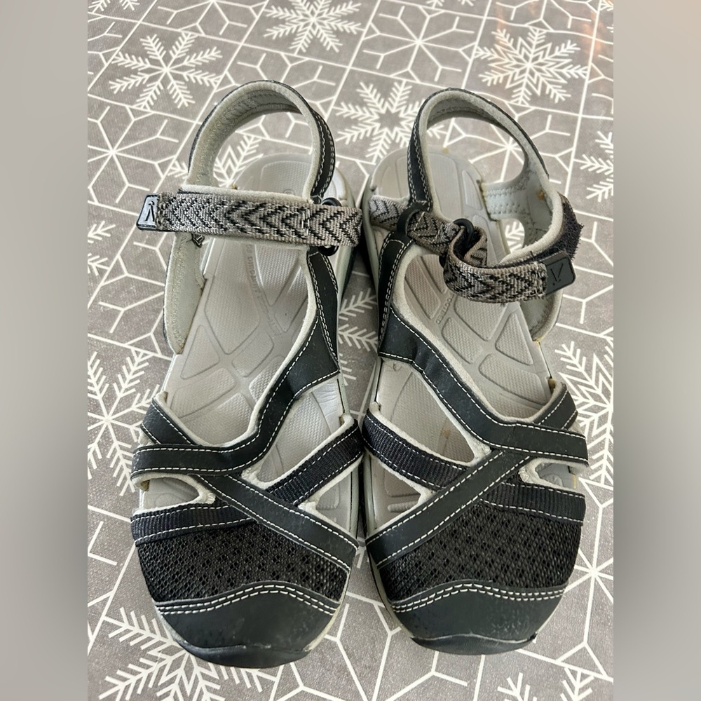 Women's Keen Sage Closed toe Sandals
